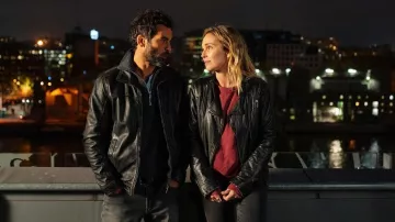 Le sweatshirt porté par Julia Scola (Claire Keim) dans la série Vise le cœur (Saison 2 Épisode 1)