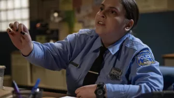 Reloj usado por Sukie (Beanie Feldstein) como se ve en los atuendos de la película Drive-Away Dolls