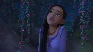 Collar rosa usado por Asha (Ariana DeBose) como se ve en los atuendos de la película Wish