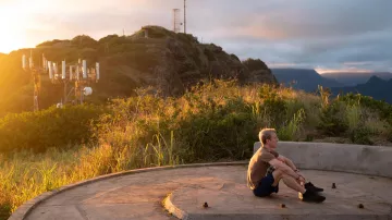 Black sneakers worn by Thomas Rongen (Michael Fassbender) as seen in Next Goal Wins