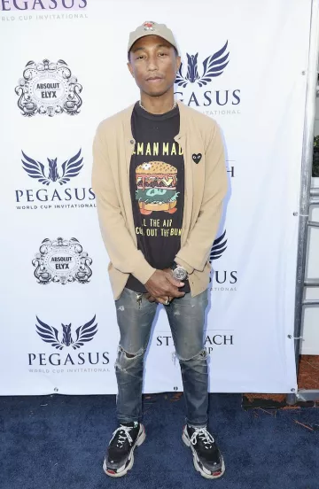 Casquette portée par Pharrell Williams lors du Pegasus World Cup Invitational doté de 16 millions de dollars le 27 janvier 2016 à Hallandale, Floride, États-Unis