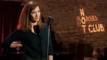 Cardigan porté par Marguerite (Louise Bourgoin) dans la série télévisée Monsieur Spade (saison 1)