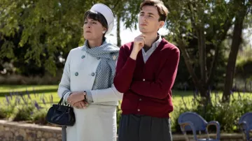 Montre en or portée par Cynthia Fitzsimmons (Rebecca Root) dans Monsieur Spade (saison 1)