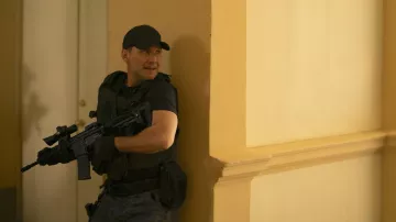 Gorra de sombrero negro usada por Sebastian Earle (Christian Slater) como se ve en la película Freelance