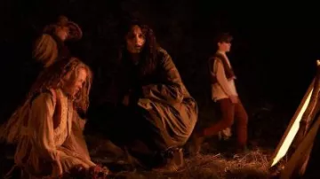 Botas usadas por Rebecca Holland (Tuppence Middleton) como se ve en la película El señor del desgobierno