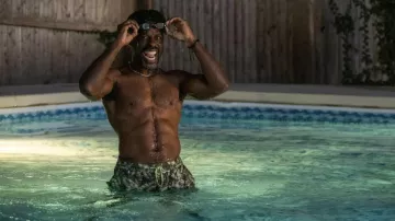 Short de bain imprimé porté par Clifford Ellison (Sterling K. Brown) vu dans American Fiction