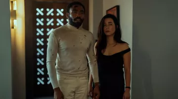 Pull à col roulé porté par John Smith (Donald Glover) comme on le voit dans Mr. & Mrs. Smith (saison 1)