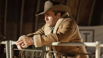 Veste manteau en peau de mouton portée par Roy Tillman (Jon Hamm) dans les tenues de la série télévisée Fargo (S05E02)
