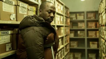 Doudoune marron portée par Witt Farr (Lamorne Morris) dans Fargo (S05E03)
