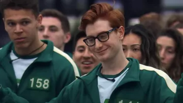 Lunettes portées par le joueur 141 (Dash Katz) comme on le voit dans Squid Game : The Challenge (S01E05)