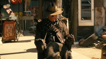 Chapeau de cow-boy porté par la goule (Walton Goggins) comme on le voit dans la série télévisée Fallout (saison 1)