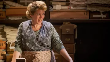 Printed apron worn by Mrs. Scrubbit (Olivia Colman) as seen in Wonka movie