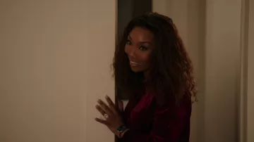 Bague portée par Jackie Jennings (Brandy) comme on le voit dans Best. Noël. Jamais! garde-robe de cinéma