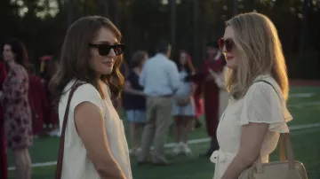 Lunettes de soleil portées par Elizabeth (Natalie Portman) comme on le voit dans le film de mai décembre
