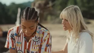 The striped and printed shirt worn by Sam (Manon Bresch) in the movie Thieves