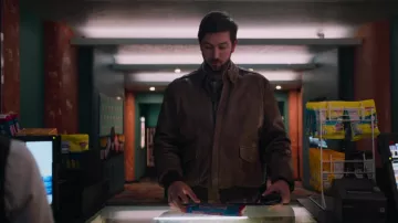 Veste en cuir portée par Robert (Nicholas Braun) comme on le voit dans la garde-robe du film Cat Person
