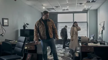 Veste en toile portée par Jack Reacher (Alan Ritchson) dans la série télévisée Reacher (saison 2)