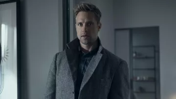 Trench-coat porté par David O’Donnell (Shaun Sipos) dans la garde-robe de la série télévisée Reacher (saison 2)