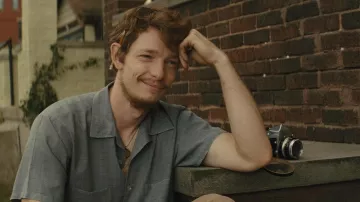 Camisa de manga corta usada por Danny (Mike Faist) como se ve en el guardarropa de The Bikeriders