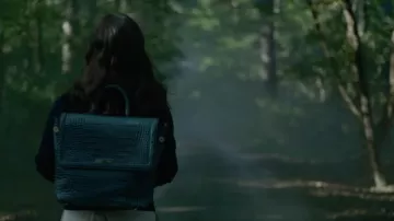 Mochila de cuero Geen usada por Cairo Sweet (Jenna Ortega) como se ve en Miller's Girl