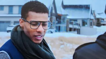 Lunettes de vue noires porté par Skylar Summerhill (Jaylan Evans) dans Ma vie avec les Walter Boys (S01E05)