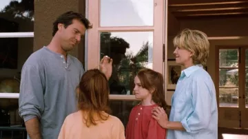 Camisa roja abotonada usada por Hallie Parker (Lindsay Lohan) en The Parent Trap