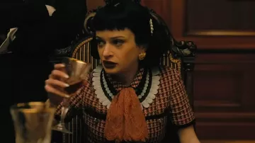 Cuello plisado de Juno (Ruth Codd) en La caída de la casa Usher (T01E01)