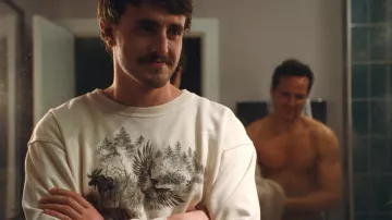 Sudadera con estampado de bosque usada por Harry (Paul Mescal) en atuendos de la película All of Us Strangers