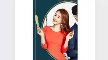 Haut rouge ou robe / red top or dress de Oh Yoon-seo (Yoo In-na) dans Touch Your Heart (S01)
