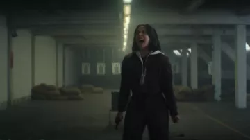 Le blouson porté par Lyna (Lina El Arabi) dans la série Furies (Saison 1)