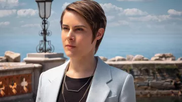 Collares usados por la líder del Leviatán (Martina Avogadri) como se ve en la película Lift