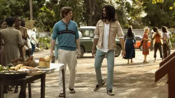 Baskets Adidas portées par Bob Marley (Kingsley Ben-Adir) comme on le voit dans le film Bob Marley : One Love