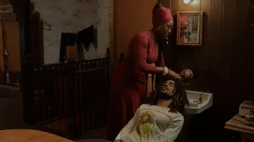 T-shirt Bob Marley et The Wailers porté par Bob Marley (Kingsley Ben-Adir) dans le film Bob Marley : One Love