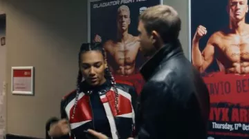 Chaqueta de cuero usada por Cosima (Marie Mouroum) como se ve en Sixty Minutes