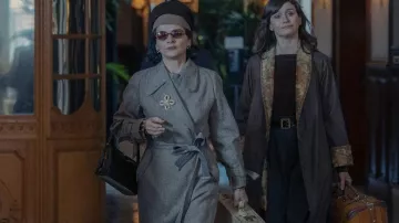 Lunettes de soleil portées par Coco Chanel (Juliette Binoche) dans la série télévisée The New Look (saison 1)