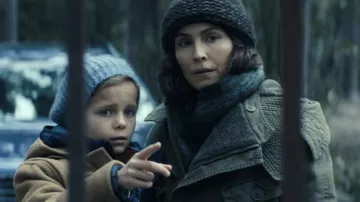 Wool scarf worn by Jo Ericsson (Noomi Rapace) as seen in Constellation TV series (S01E05)