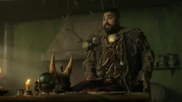 Costume porté par Craig le sorcier (Asim Chaudhry) tel qu’on le voit dans Les Aventures complètement inventées de Dick Turpin (S01E02)