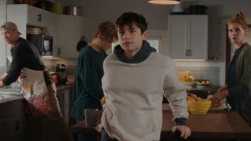 Le sweatshirt porté par Alex Walter (Ashby Gentry) dans la série Ma vie avec les Walter Boys (Saison 1 Episode 5)