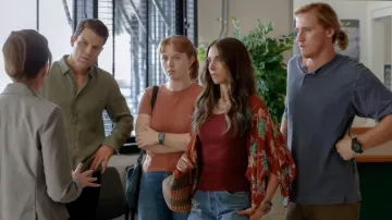 Sac porté par Amy Delaney (Alison Brie) dans la série télévisée Apples Never Fall (saison 1)