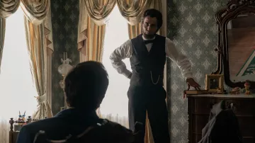 Pocket Watch Chain of Abraham Lincoln (Hamish Linklater) as seen in Manhunt TV series (S01E07)