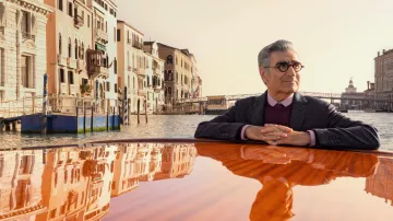 Round eyeglasses worn by Eugene Levy in The Reluctant Traveler with Eugene Levy (Season 1 Episode 3) - Venice