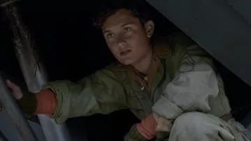 Collier pendentif en forme de cœur porté par le sergent Ken Lemmons (Raff Law) comme on le voit dans Masters of the Air (S01E04)
