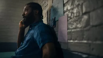 Chemise à carreaux bleue portée par Errol Mathis (Tom Moutchi) dans Casier judiciaire (saison 1 épisode 6)