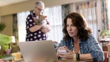 Gold watch worn by Teddi Bruin (Robin Weigert) as seen in Tracker (Season 1 Episode 1)