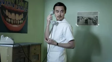 Montre portée par Man (Duy Nguyen) comme on le voit dans The Sympathizer (Saison 1)