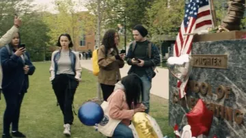 Pantalon cargo noir porté par Jordan Li (London Thor) dans Gen V (Saison 1 Épisode 2)