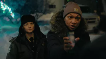 Chapeau Chapka porté par Liz Danvers (Jodie Foster) dans True Detective (S04E04)