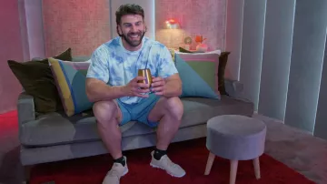 T-shirt tie and dye porté par Trevor dans Love Is Blind (S06E02)
