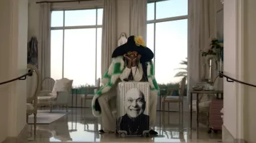 Les lunettes dorées portées par Grégory Elliot Duprée (Jeremy O. Harris) dans la série Emily in Paris (S02E02)