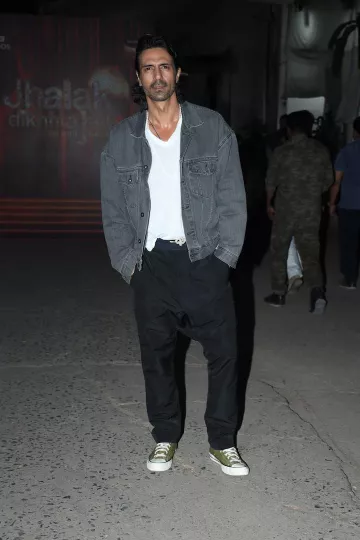 Cargo pants worn by Arjun Rampal on the Instagram account of @bollywoodsocietyy